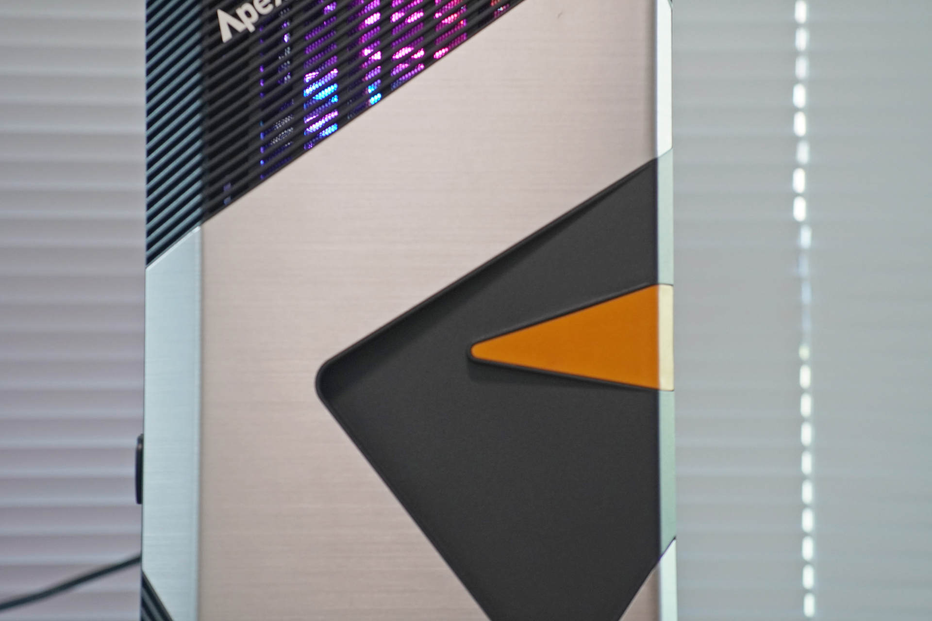 显卡局势不明朗的情况下，购入Z690和盖亚机箱，装机全新12代平台