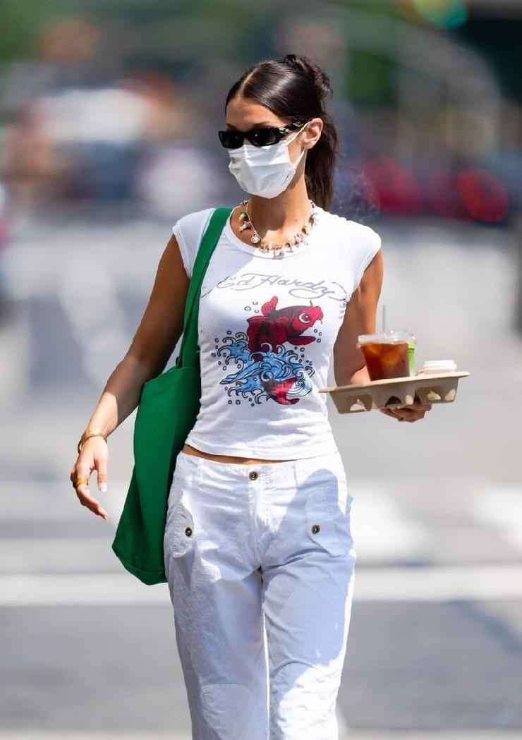 卡通t恤宽松简单,卡通图案很火的t恤