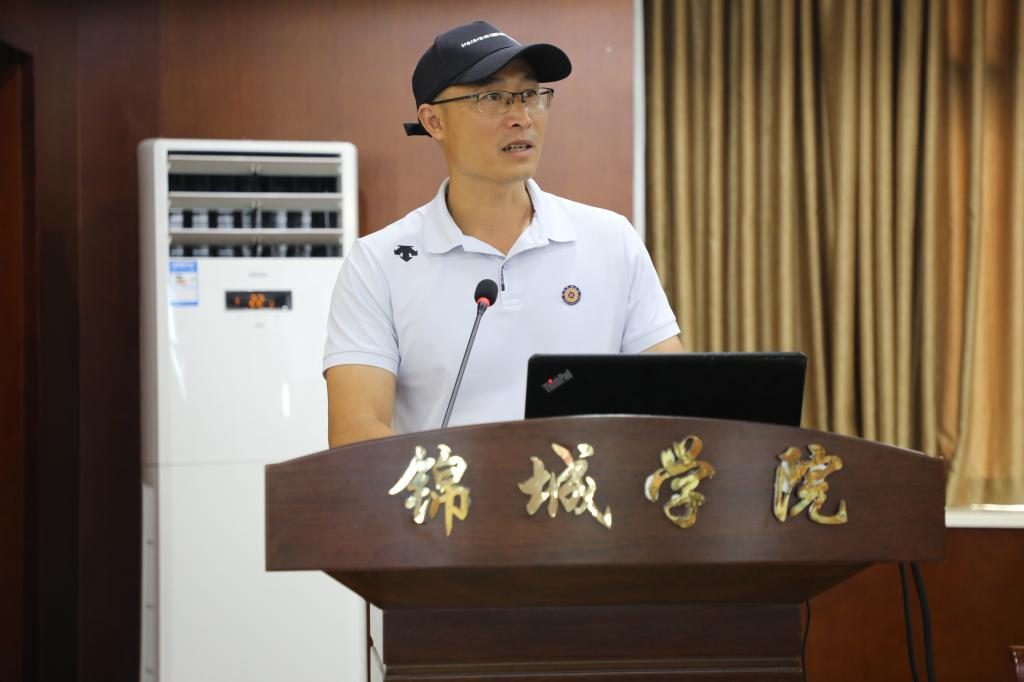 成都蓉城队夺冠,四川大学锦城学校足球队