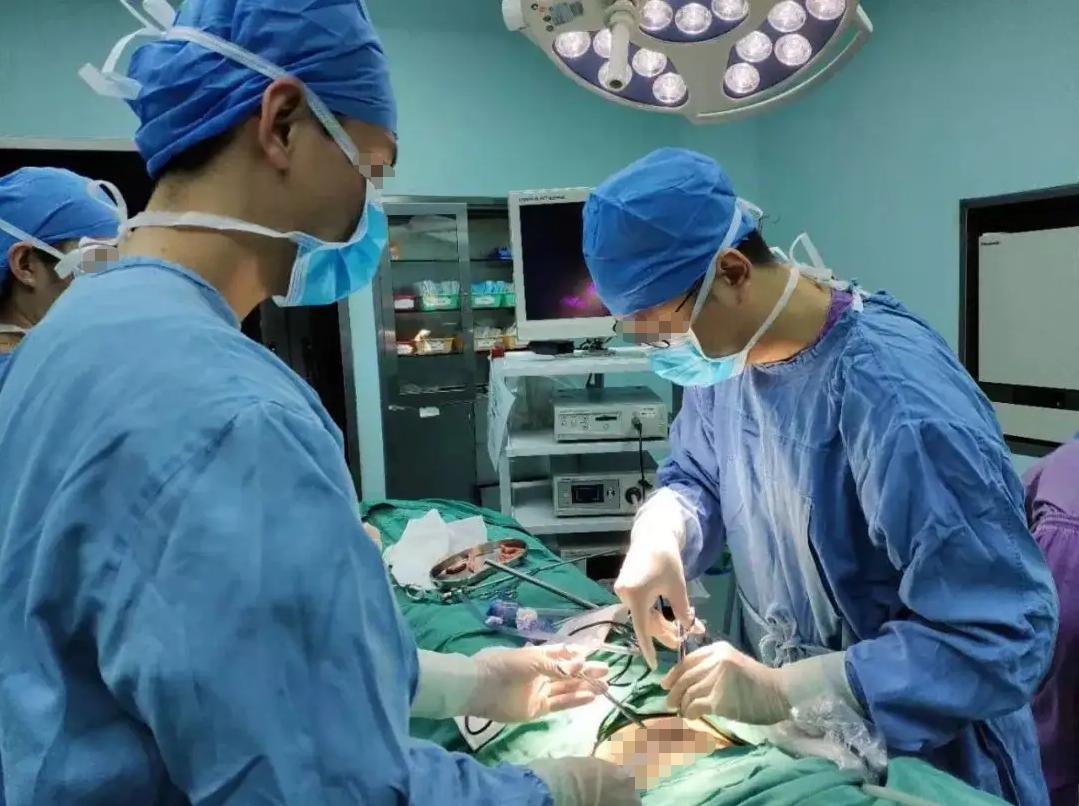 800万胸部整形,女子花27万做整形胸部