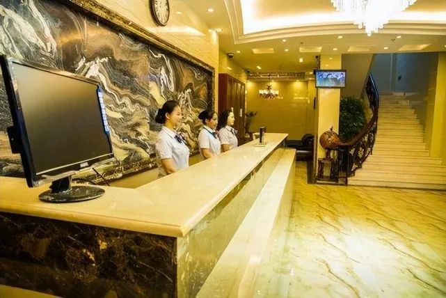 酒店前台工资低又上夜班,酒店前台上夜班底薪3200