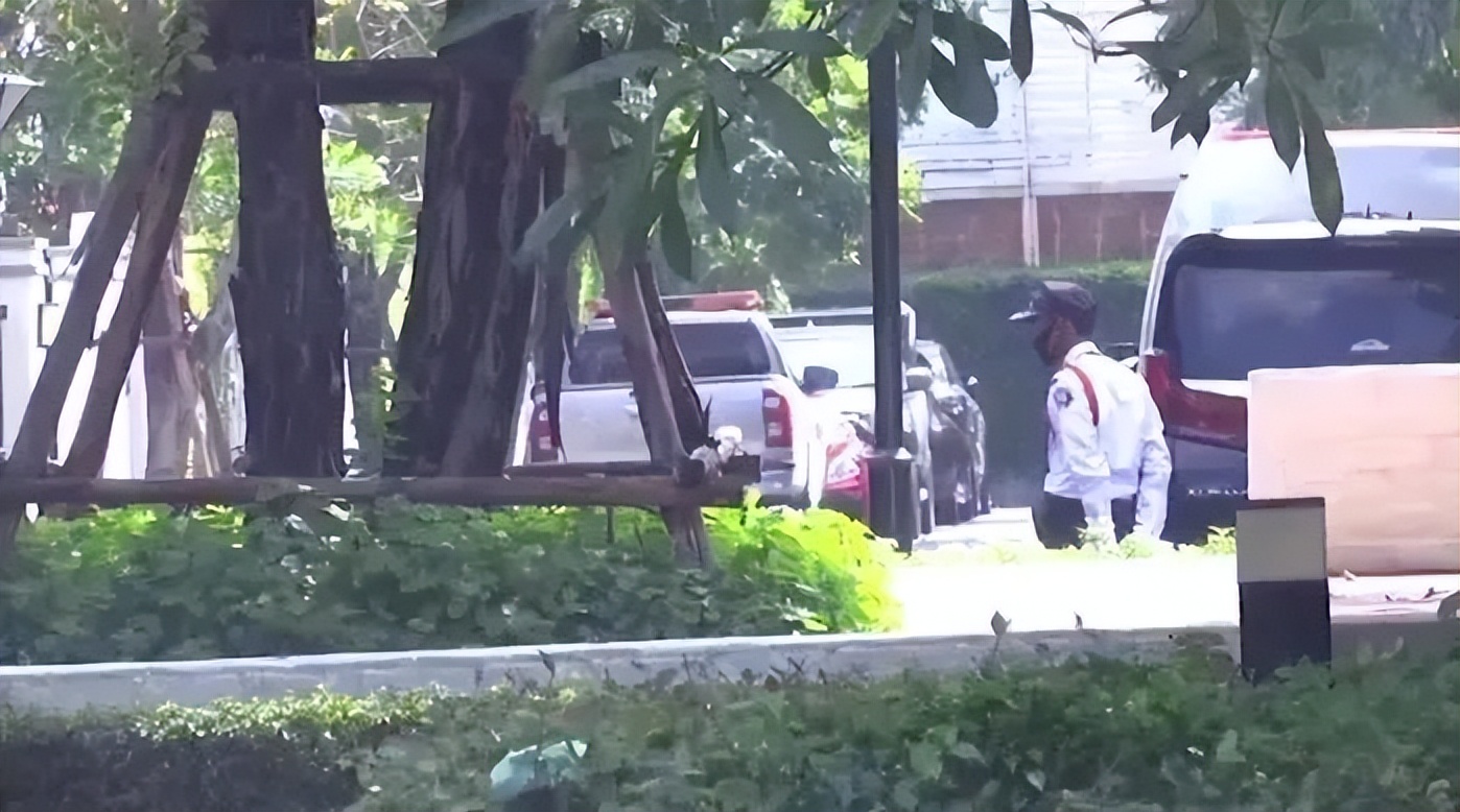 “灰产五虎”再折一人！私人飞机房产近百辆旅游巴士被警方查扣