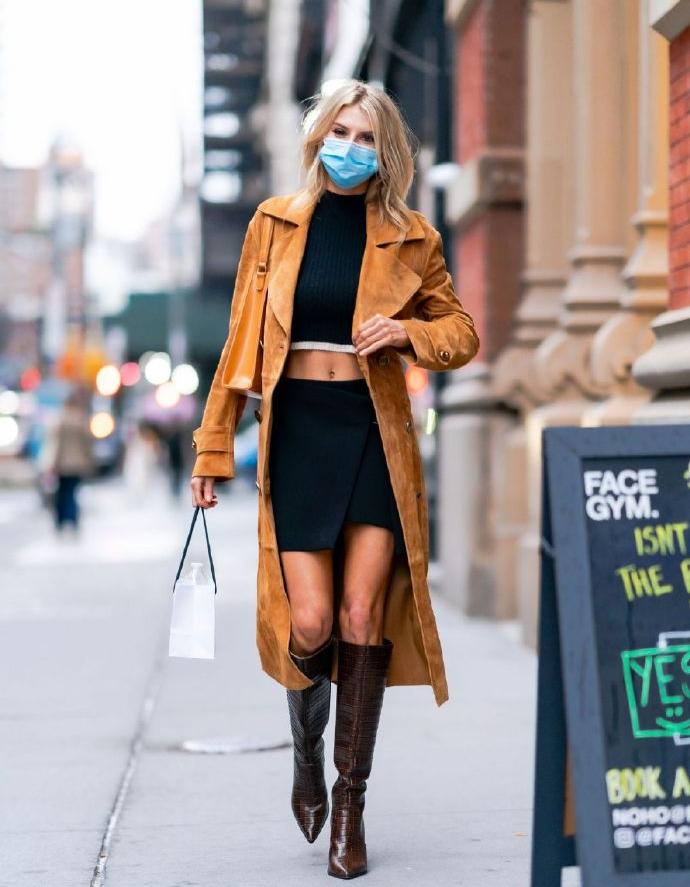 今年最火风衣柔软面料风衣,今年流行的皮风衣