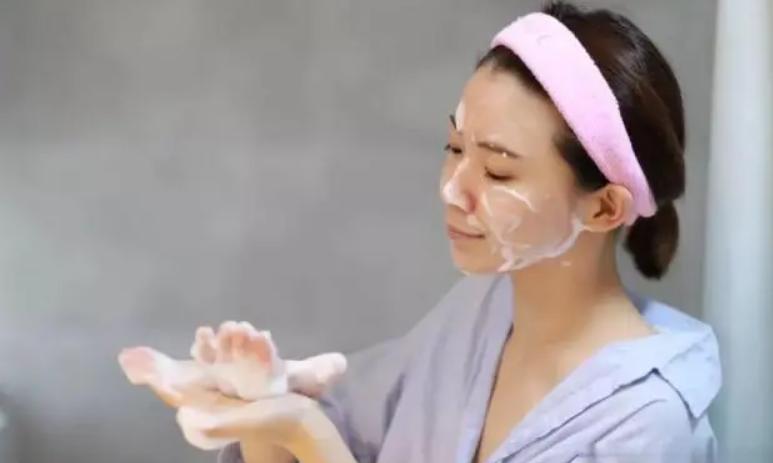 哪种洗面奶最好用还平价,什么洗面奶平价又好用又安全