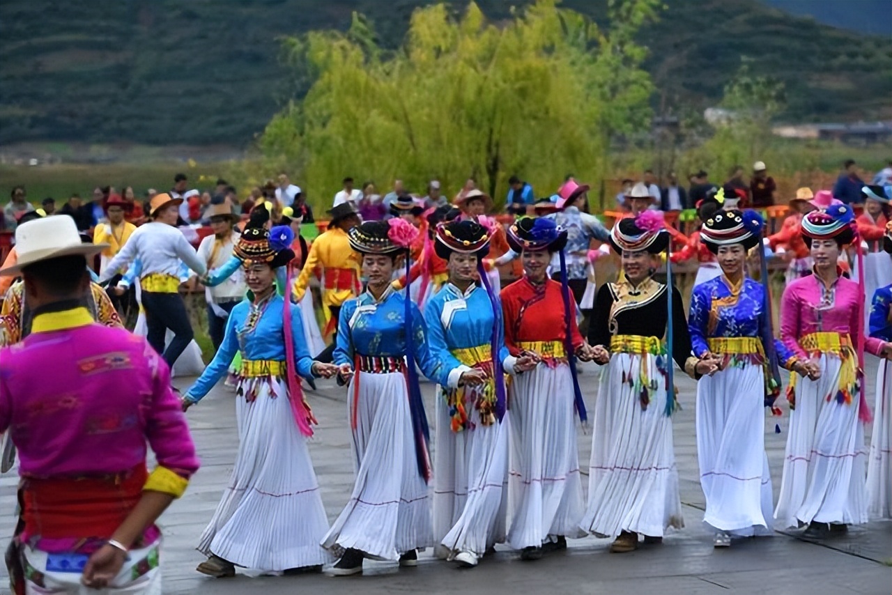 摩梭母系部落文化,摩梭族为什么能保留母系氏族