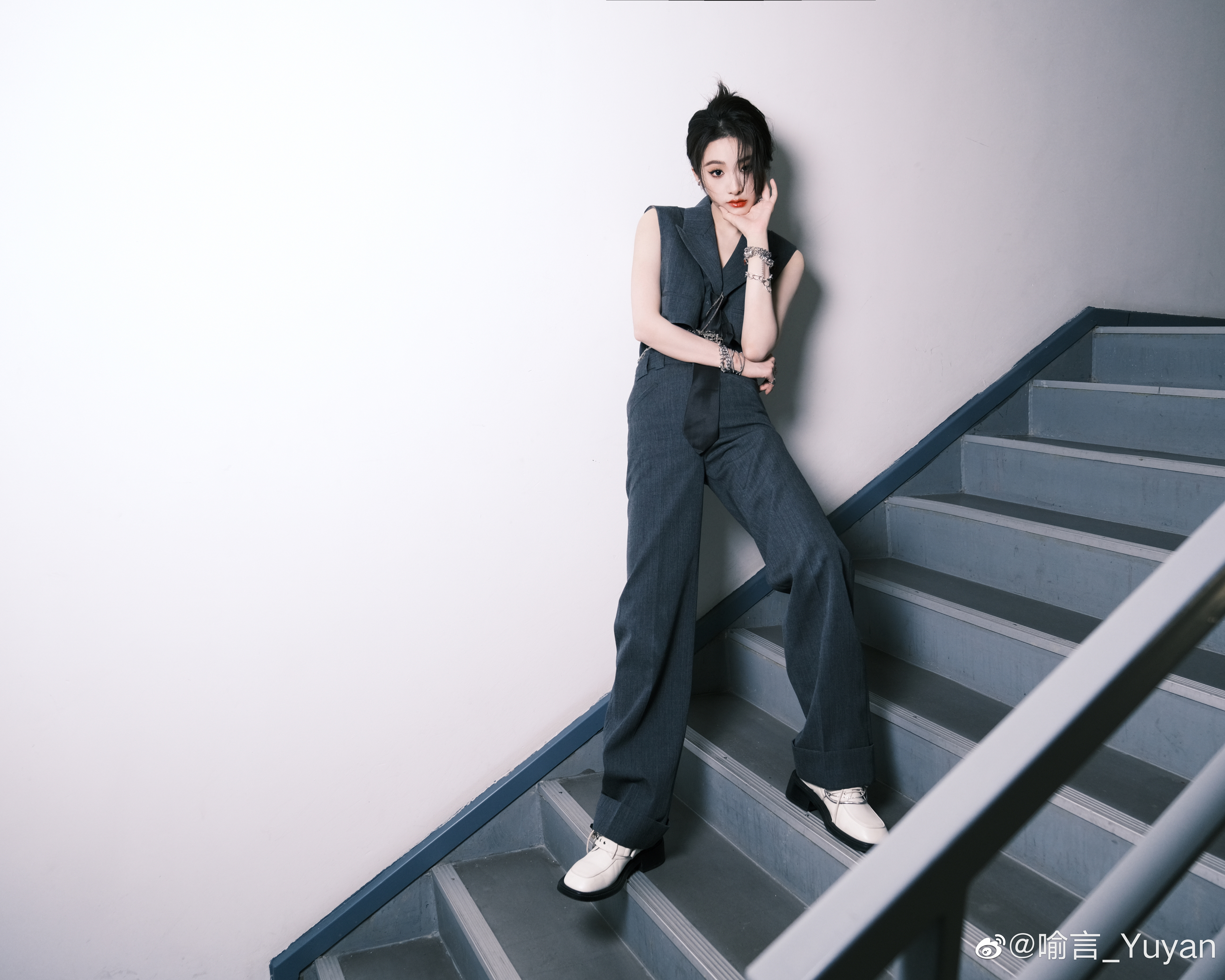 喻言央视打歌,喻言央视打歌舞台发型