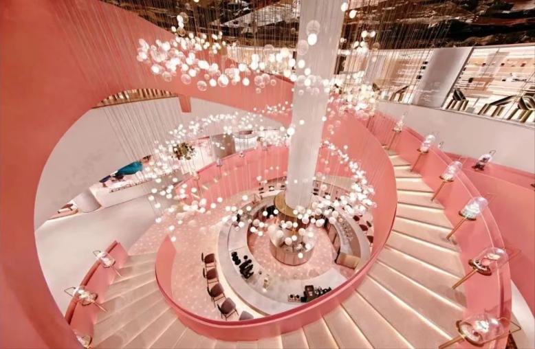 装修1个亿，最贵蛋糕1314万，深圳最贵地段一个月租金260万