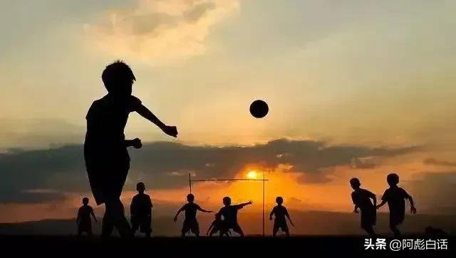 足球有热血也有温情,足球也疯狂片段