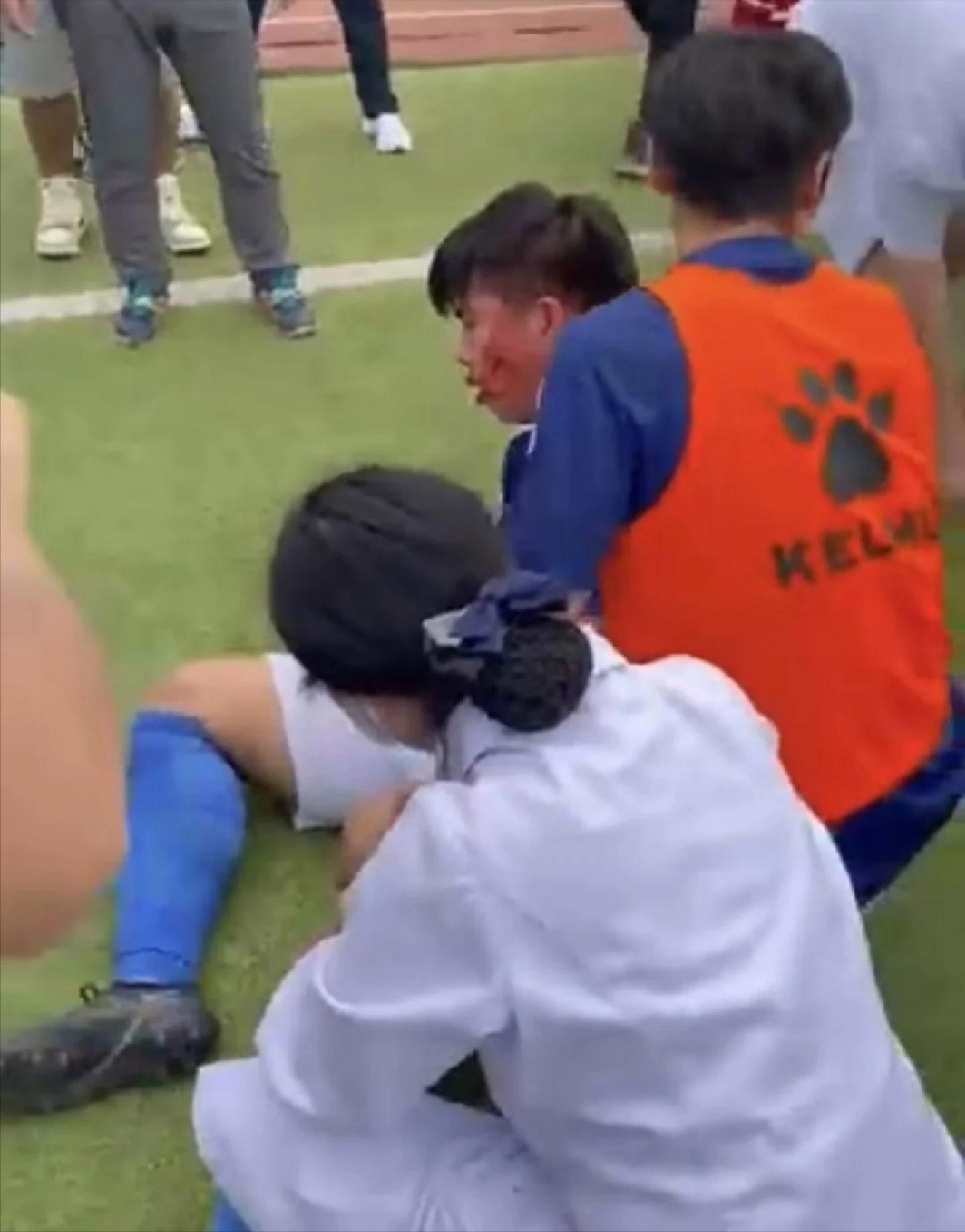 高校篮球场打架冲突视频后续,高校学生打球发生冲突