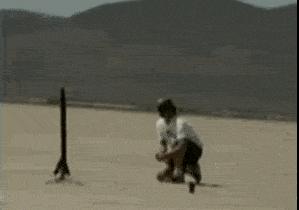 神回复：把大众车标扣下来清灰，里面藏了一个圆球，这是个啥？