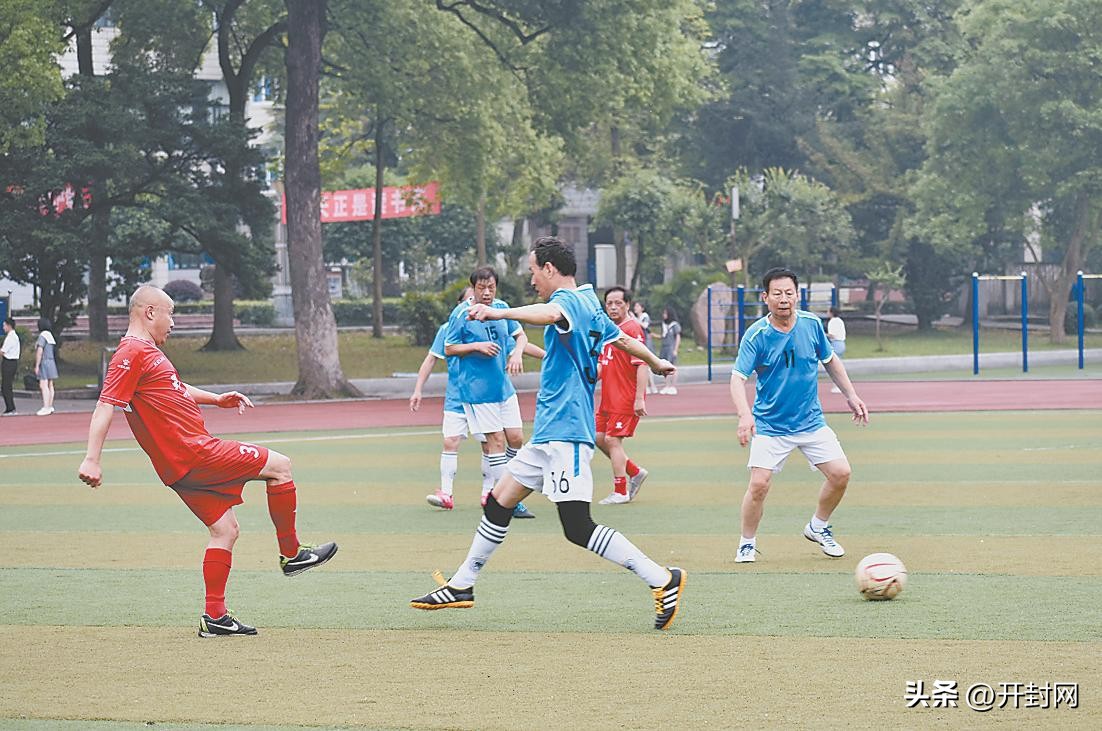 让人难以忘怀的足球老将们,从少年到老年感慨