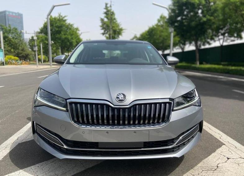 便宜耐造合资B级车，三大件可靠，油耗5.9L，带你看斯柯达速派