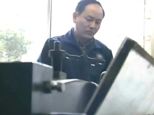 男子偷渡黄浦江,被骗出国打黑工护照被押偷渡回国