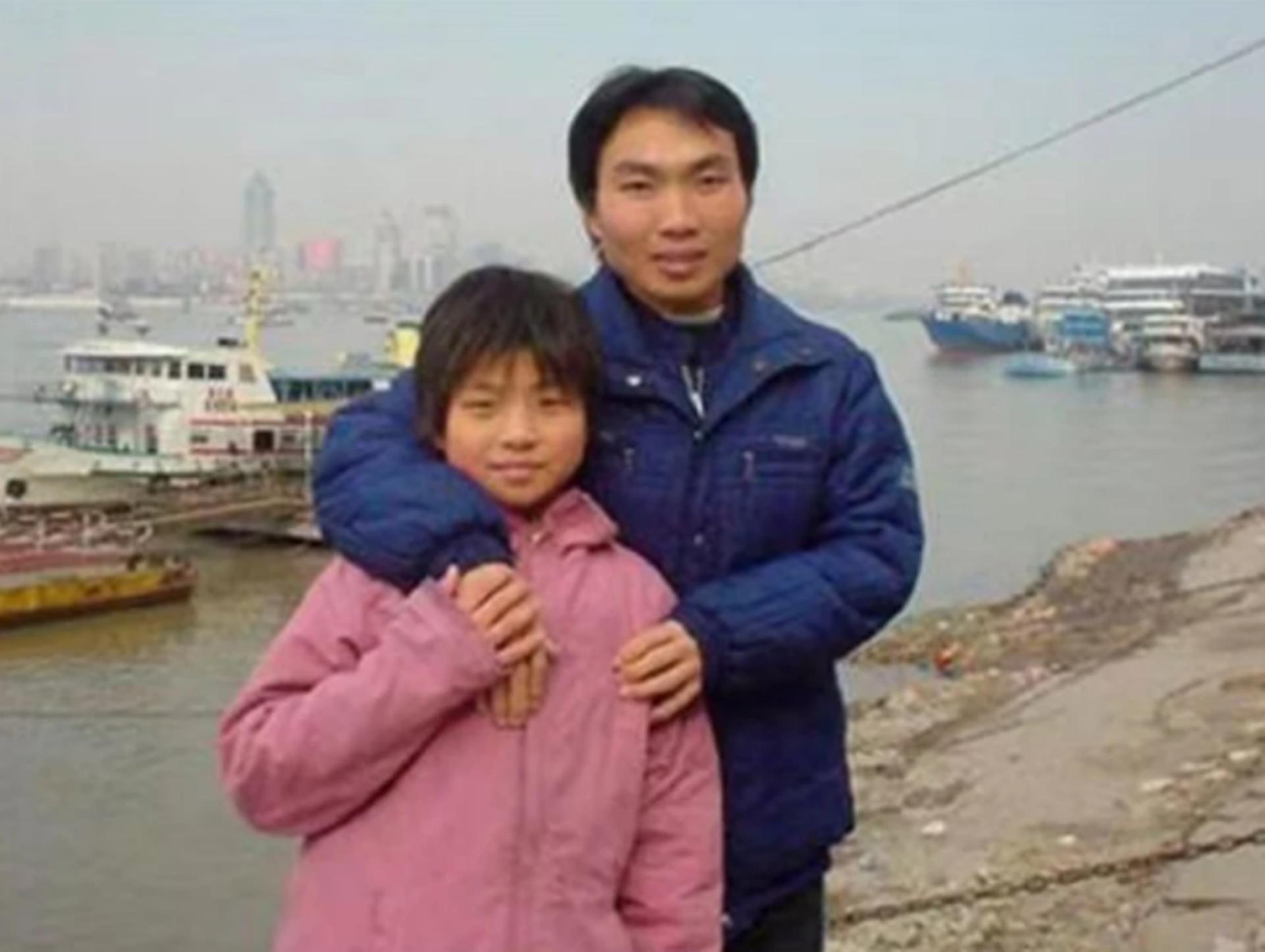 13岁洪战辉现状,洪战辉13岁的肩膀撑起整个家