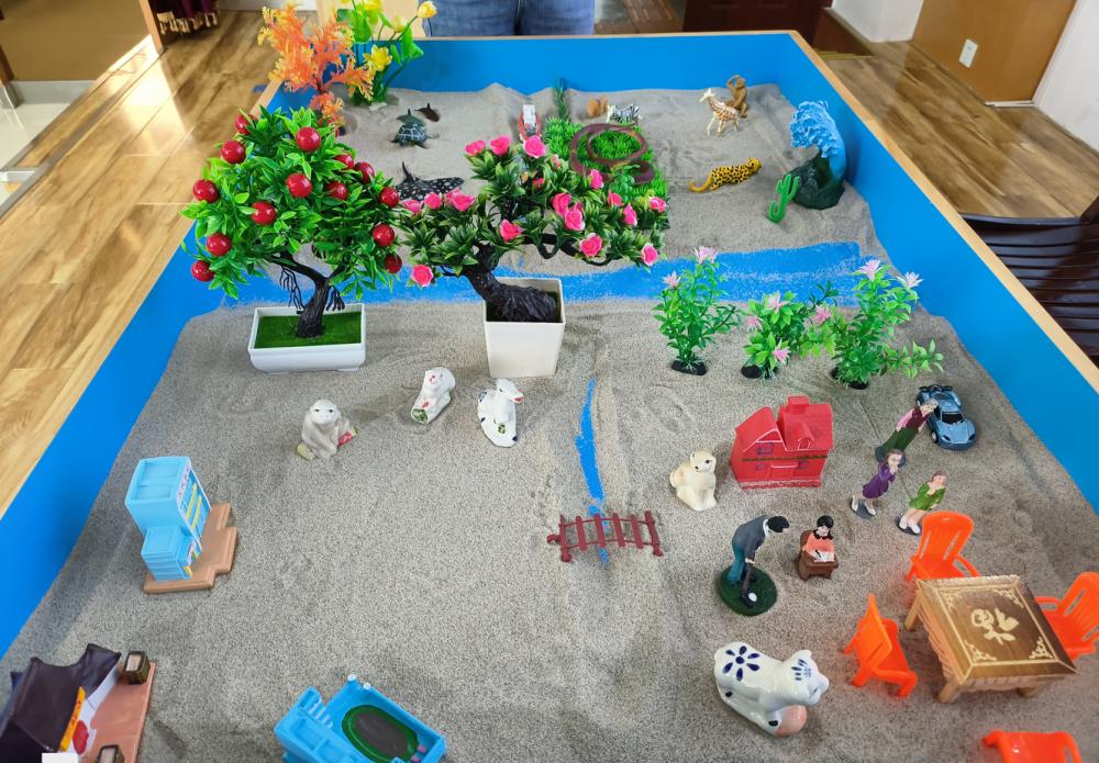 打开身心灵I康华康复医院即将为特殊儿童开启《沙盘游戏》课程