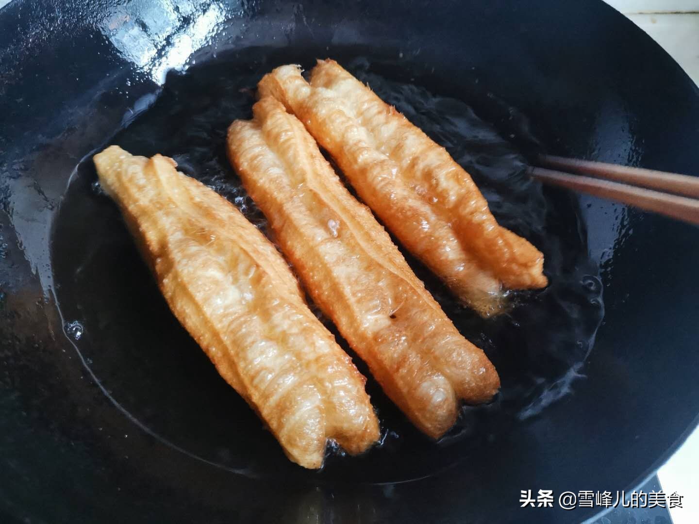 油条怎么做酥脆松软无泡打粉,油条怎么做到蓬松酥脆不加泡打粉