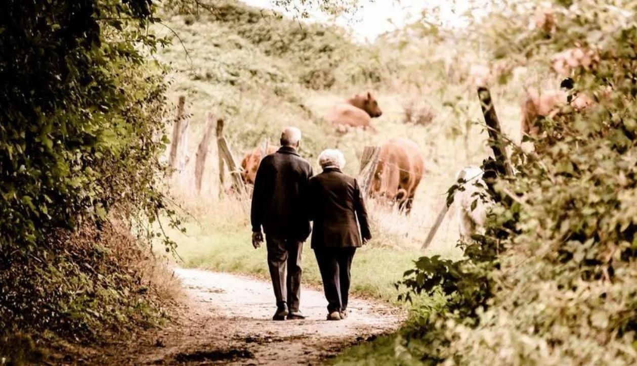 2007年四川90岁老妇，腹中怀子60年未生，后检查发现胎儿没有腐烂