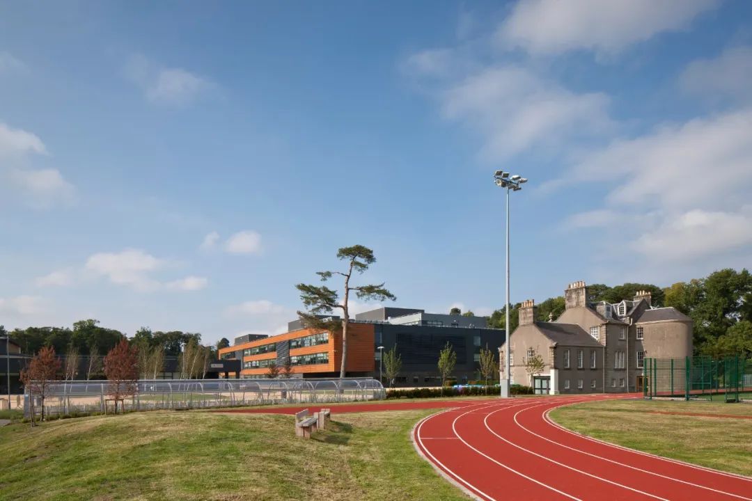 历史遗产的天然教科书｜建在百年历史保护区的学校合集