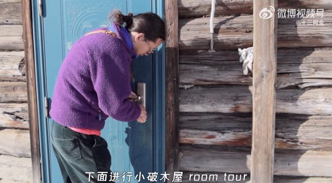 90后夫妻生4胞胎小伙卖房凑50万,90后夫妻卖500万房到内蒙古当农民