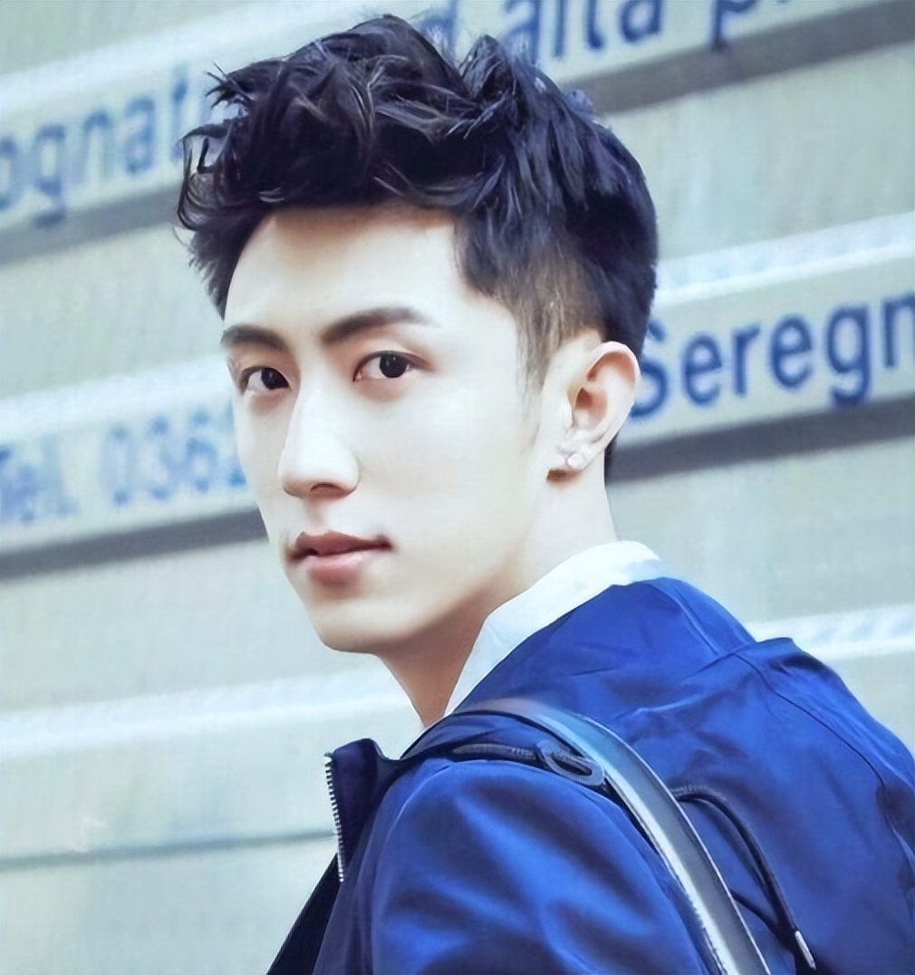 通化师院一老师,堪称翻版“黄景瑜”,明明可以靠颜值偏要靠实力