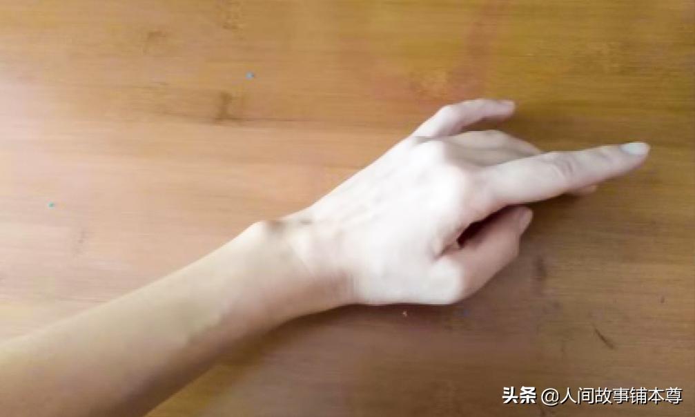 厌食症女孩吃饼干,女孩厌食症只吃零食