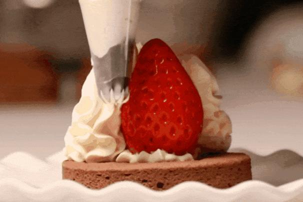 巧克力奶油蛋糕造型简约新手,巧克力草莓奶油蛋糕造型