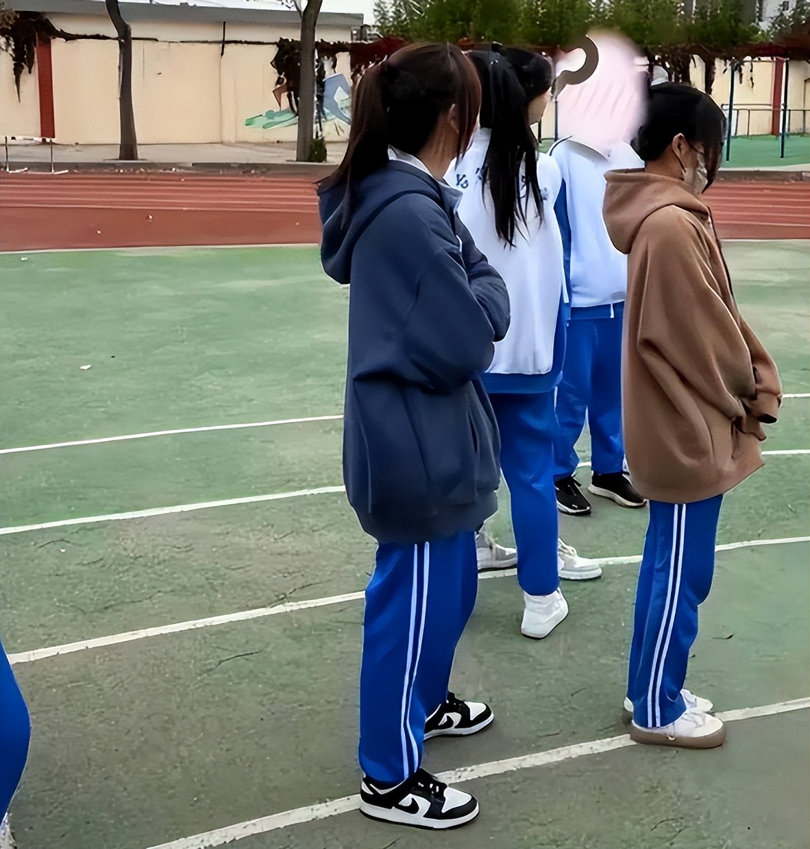 鲶鱼须高马尾发型,鲶鱼须发型是差生标配吗