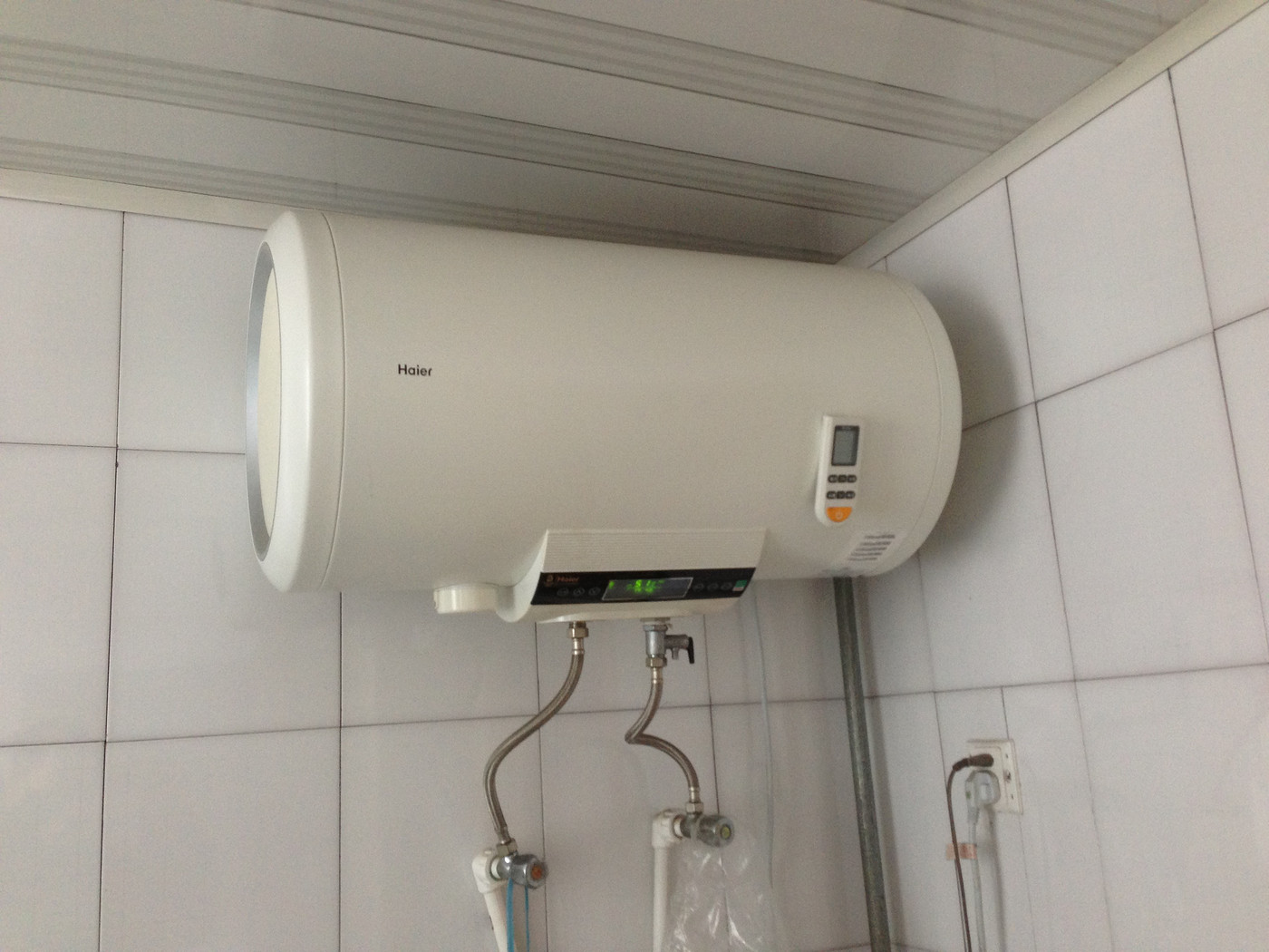 热水器关电源还是拔插头,热水器的插头平常需要拔吗