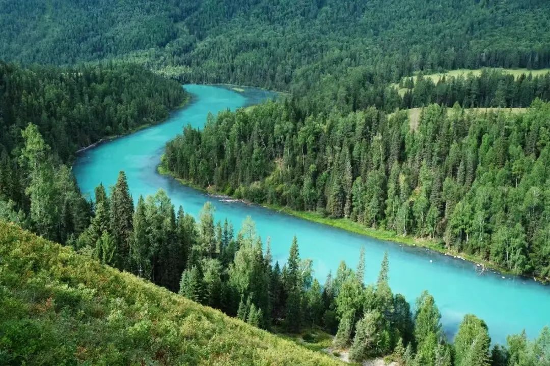 夏天凉快风景好又有水的旅游景点,夏天旅游景点哪里最好玩