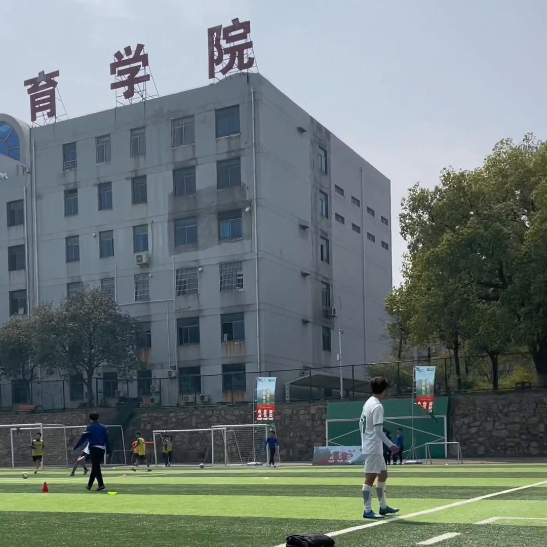 探寻武汉体育学院足球比赛模式，尤佳老师为我们解答。