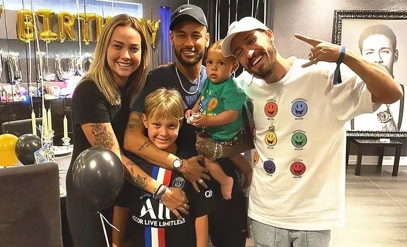 内马尔到底有多暖心,内马尔比赛后和粉丝暖心瞬间