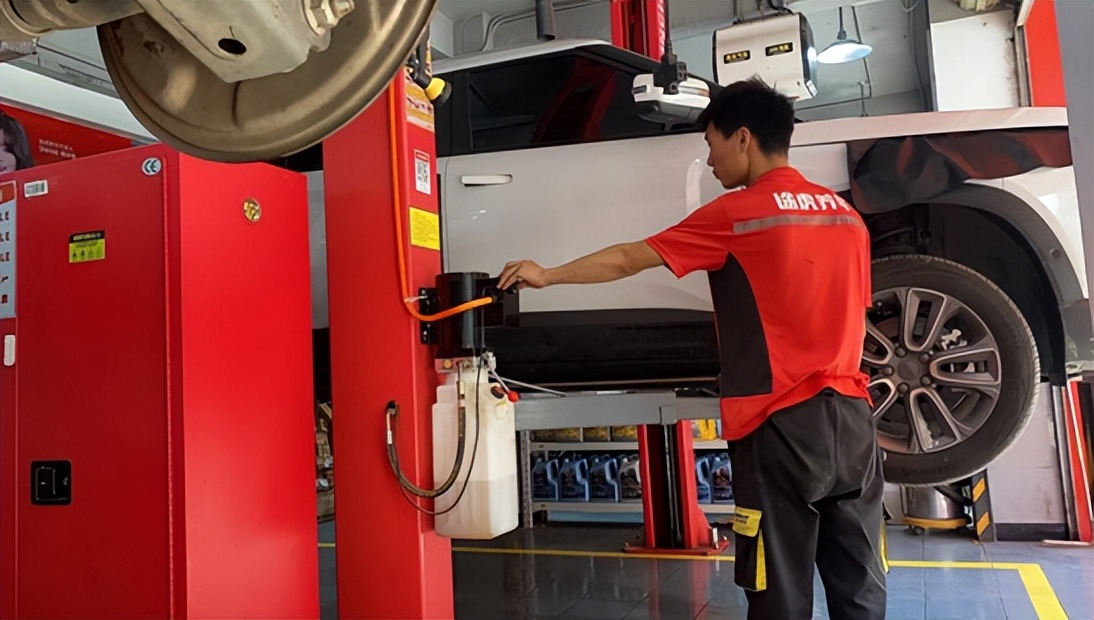 小伙学手艺成功后在城里开汽修店,90后小伙准备开一家汽修店