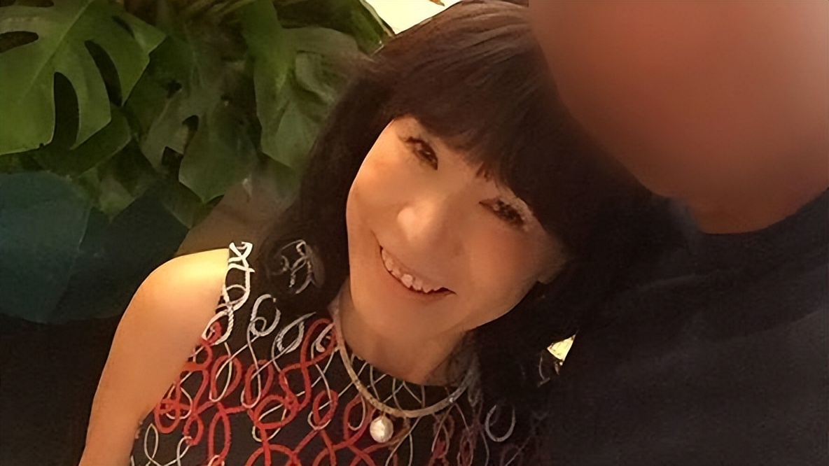 52岁大妈花200万整容成少女,日本68岁大妈整容成少女