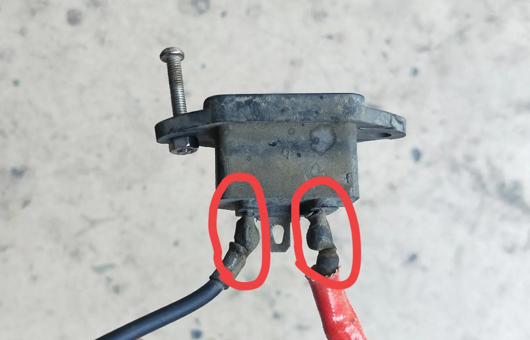 电动车电瓶跑不远加修复液有用吗,电动车跑不远调换电瓶位置就行吗