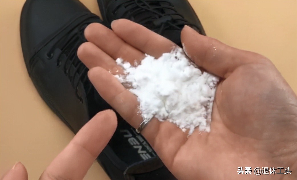 洗完鞋后鞋子有臭味怎么永久去除,刷鞋怎么去除鞋子里的臭味