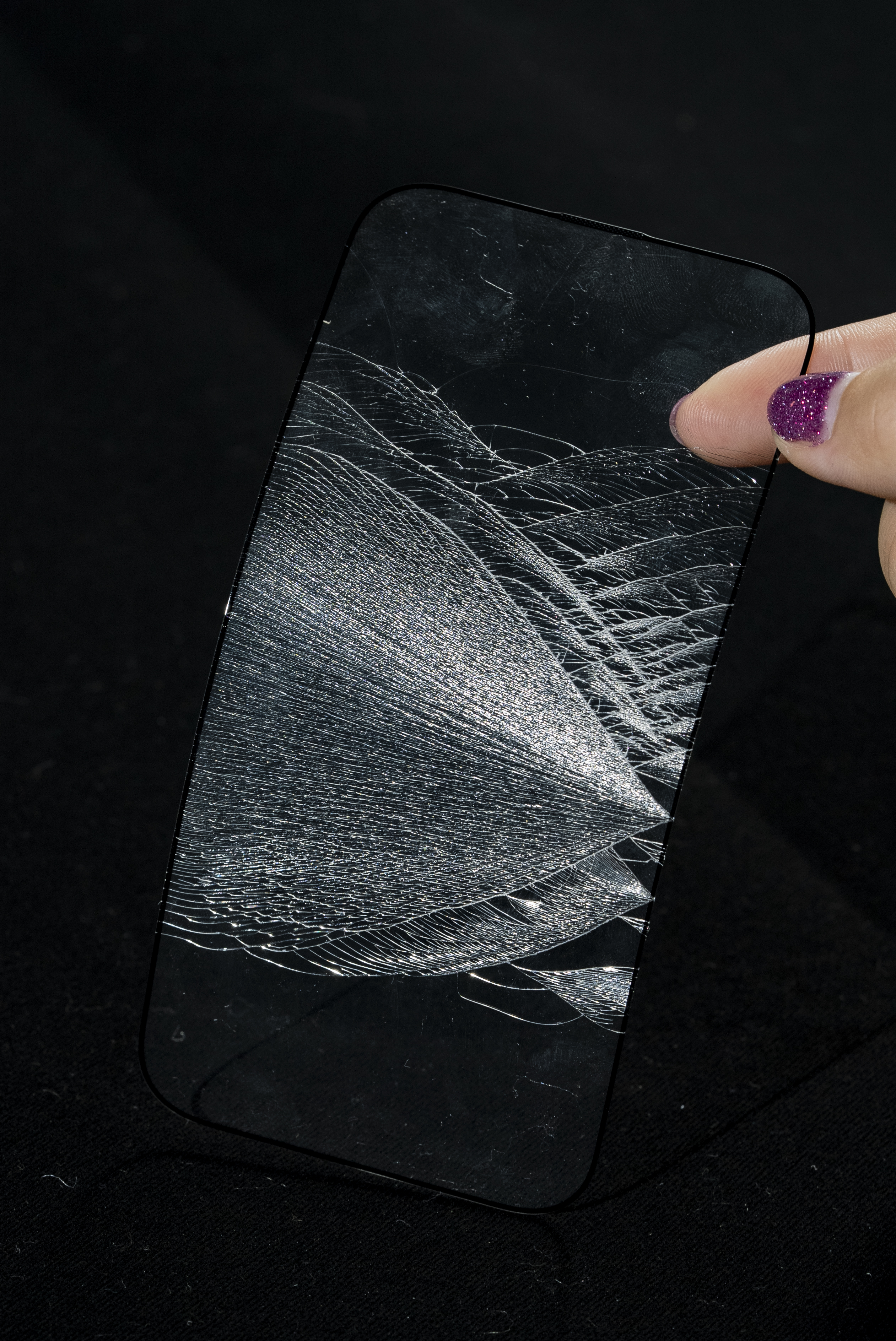 手机应该贴怎样的钢化膜比较好,手机贴钢化膜哪一种好一些