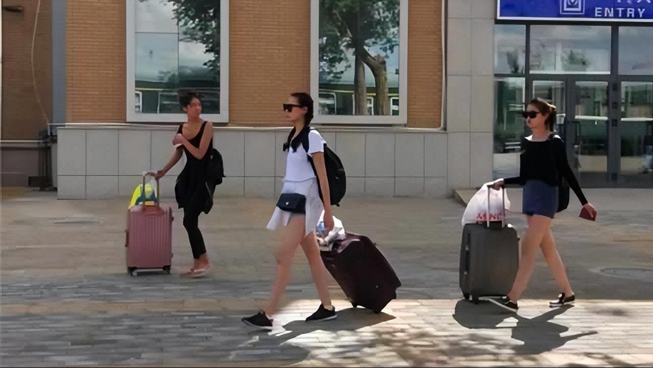 一顿饭花掉一百万完整版,一顿饭把百亿富婆骗到手