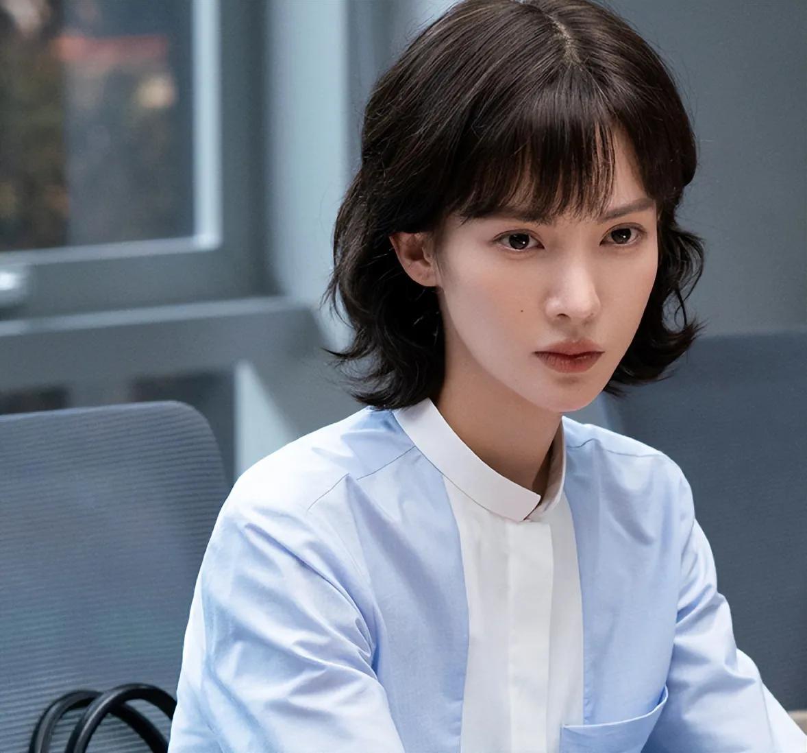 金晨瘦到脱相图片,平凡之路金晨整过容吗