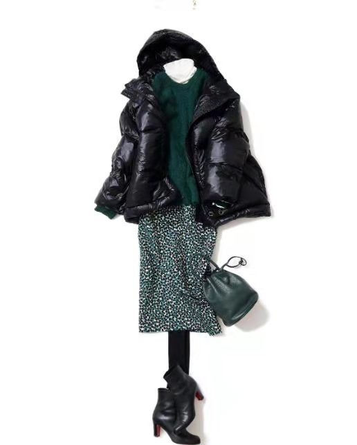 羽绒里面可以穿黑的吗,羽绒要贴身穿