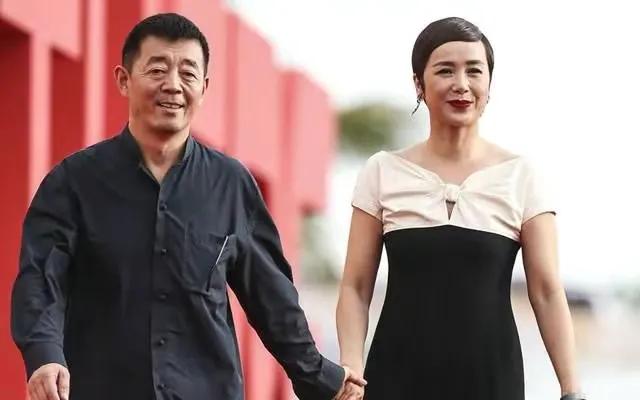 五位长得丑却娶了白天鹅的男星,5位长得丑却娶了白天鹅的男星