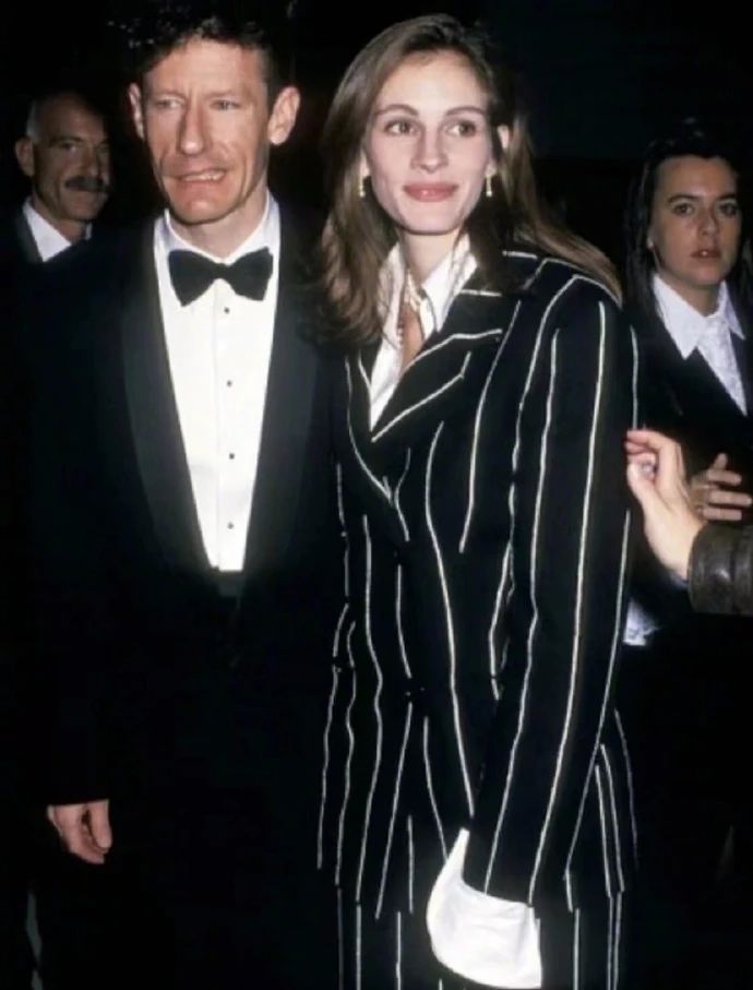 oversize的粉色西装怎么搭配,oversize黑西装复古穿搭