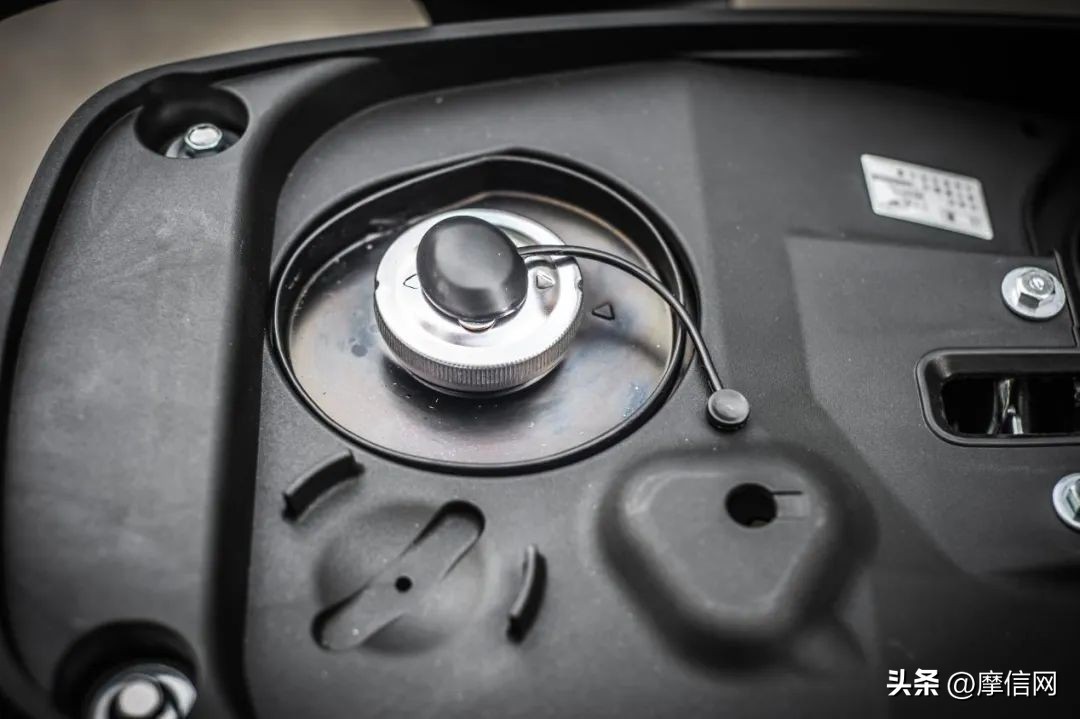 新大洲本田ns125la驾驶感受,新大洲本田NS125LA优点和缺点