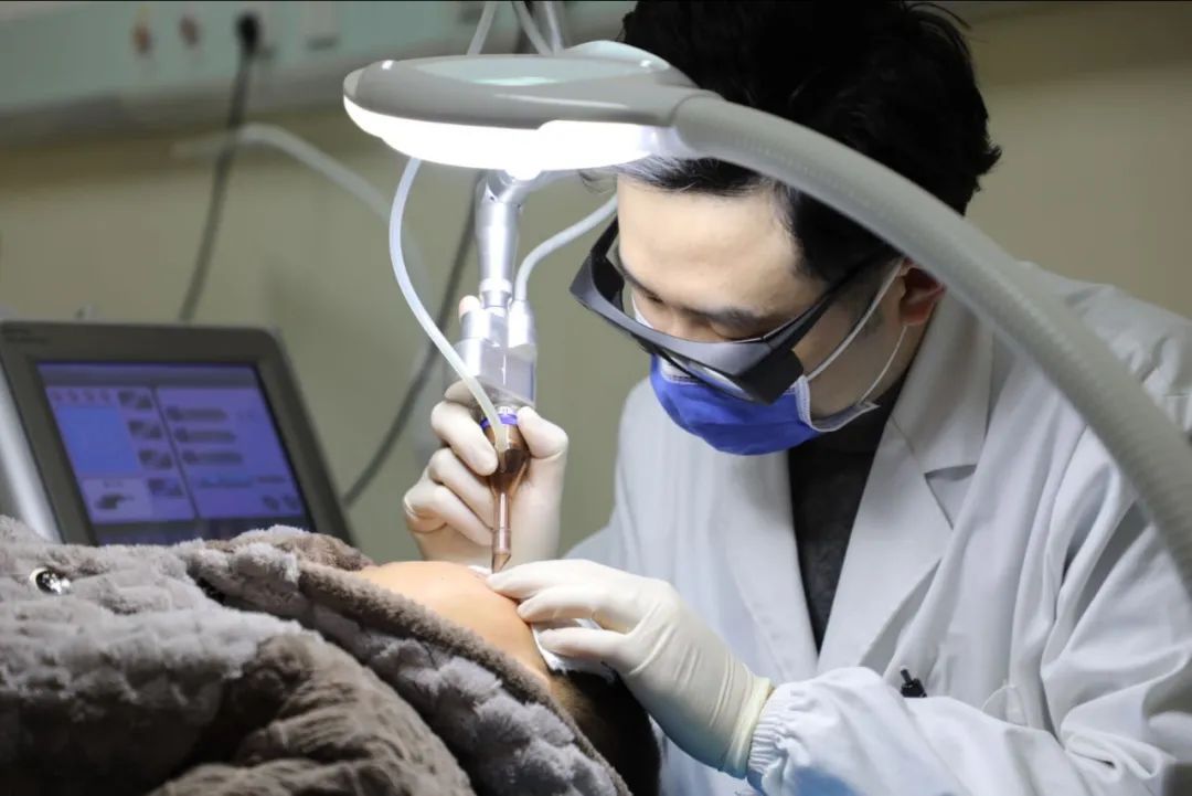 切除黑痣会不会引起癌变,黑痣受伤愈合后会不会恶变