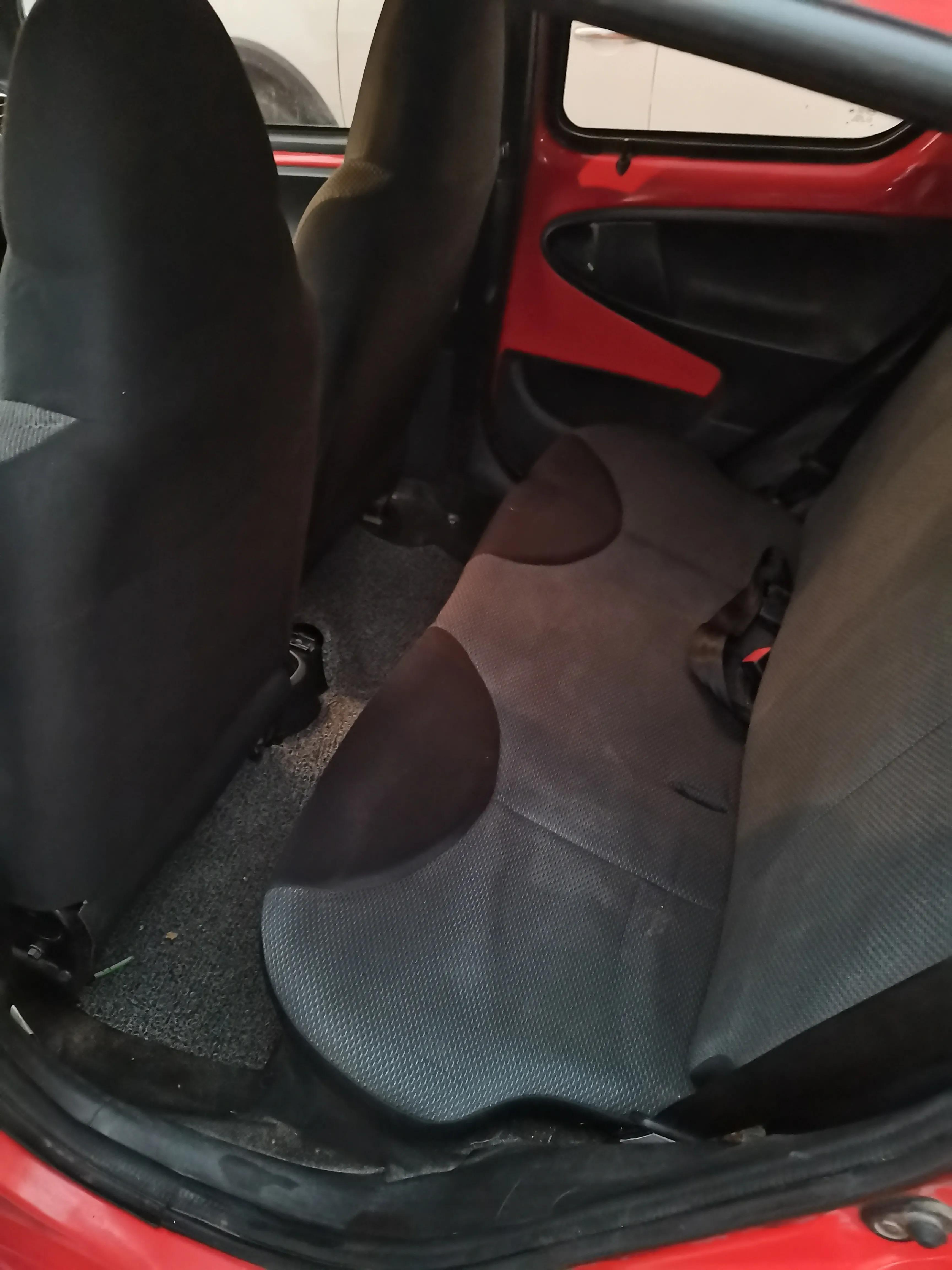 来个练手神器，比亚迪F0，这个小车还带一键启动无钥匙进入