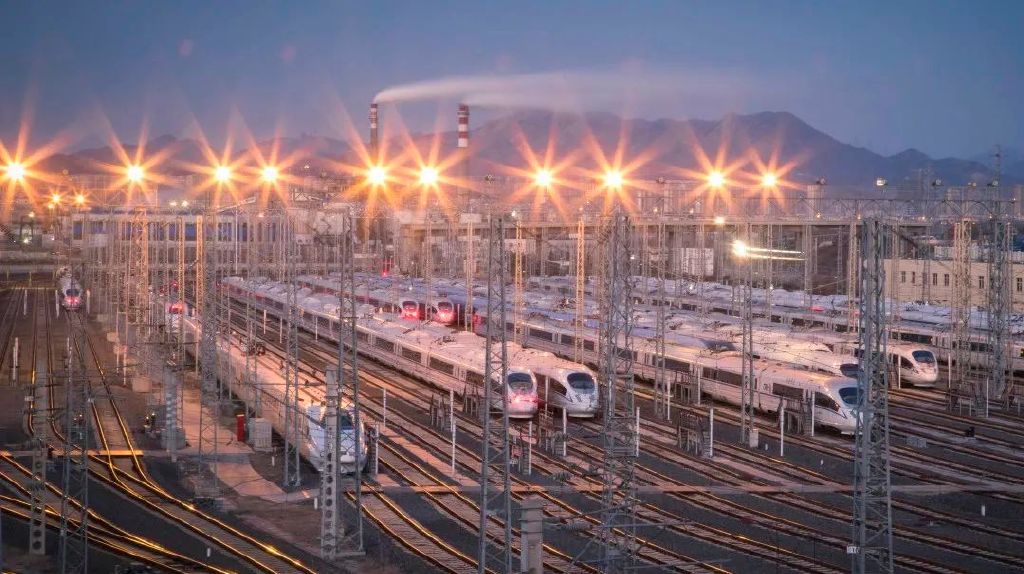 这十年|高铁网交织环扣动车组奔腾竞驰