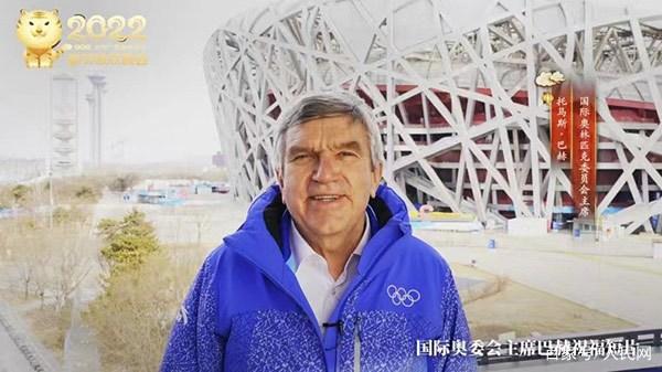 2022年春晚作文素材热点,作文素材及评论共500字