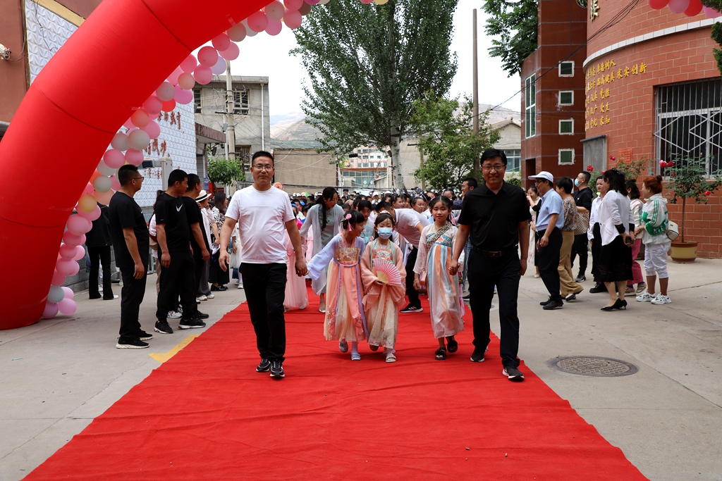 城关小学一年级跳蚤市场,跳蚤市场小学卖乒乓球