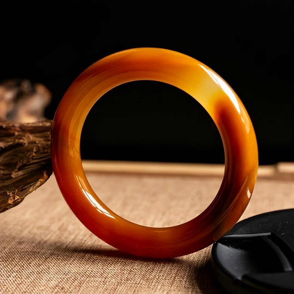 云南黄龙玉是如何走上神坛的,黄龙玉跌下神坛无人问津