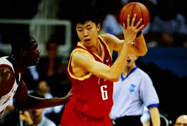 王治郅娶小13岁妻子,追风少年王治郅nba大杀四方