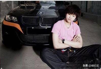 曝梦鸽带李天一移民美国，84岁李双江在国内挣钱，商演来者不拒